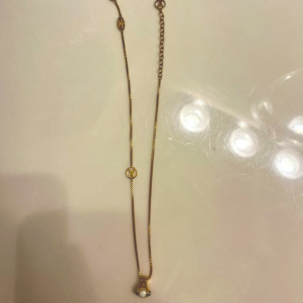 Louis Vuitton pearl necklace